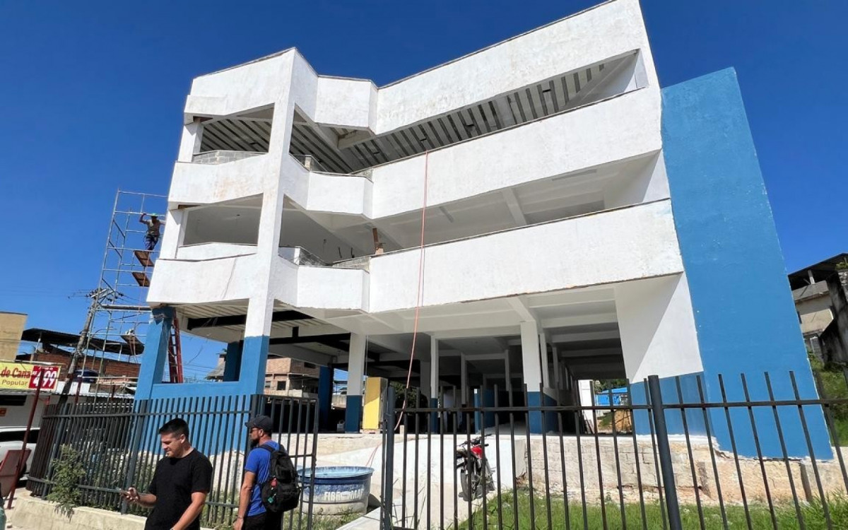 A escola que o prefeito Márcio Canella visitou tem capacidade para mais de 600 alunos