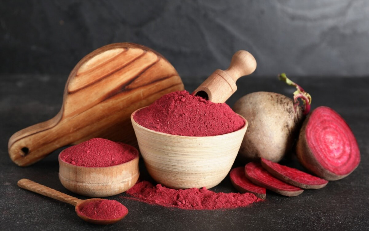 Alimentos em p&oacute; podem contribuir para uma rotina saud&aacute;vel e pr&aacute;tica (Imagem: Pixel-Shot | Shutterstock)