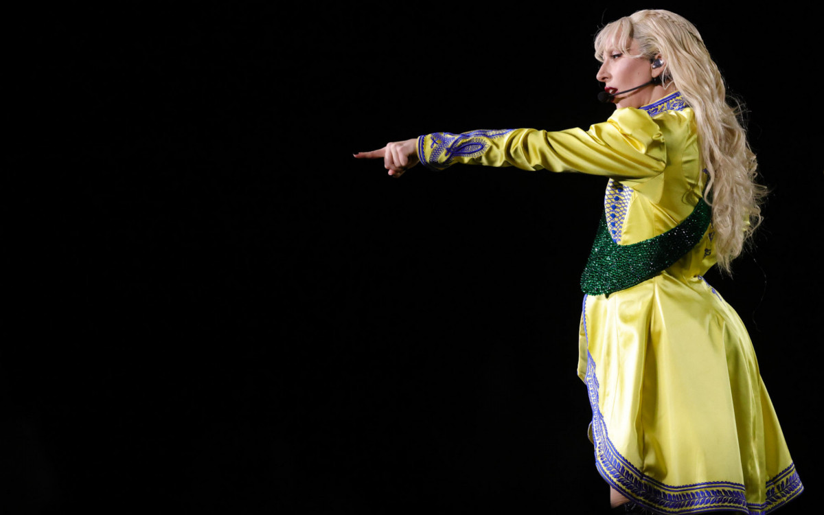 Lady Gaga reúne mais de 2 milhões de pessoas em Copacabana