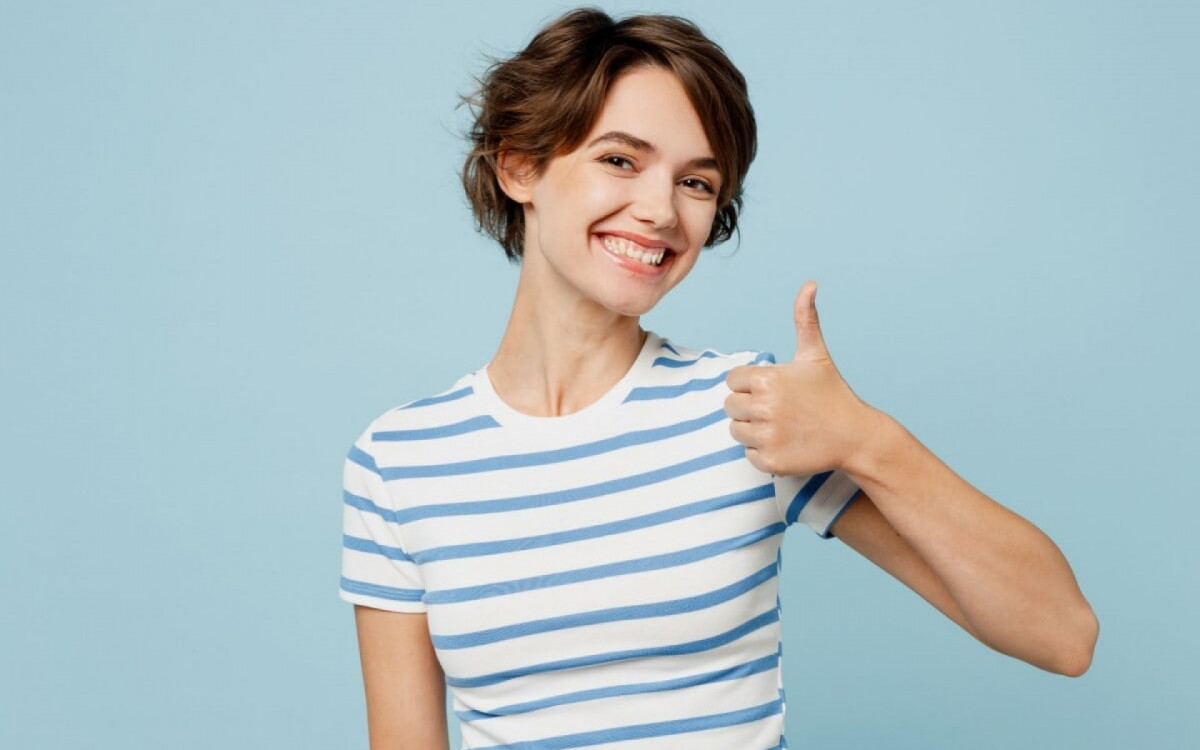 Rir traz diversos benef&iacute;cios para a sa&uacute;de (Imagem: ViDI Studio | Shutterstock) 