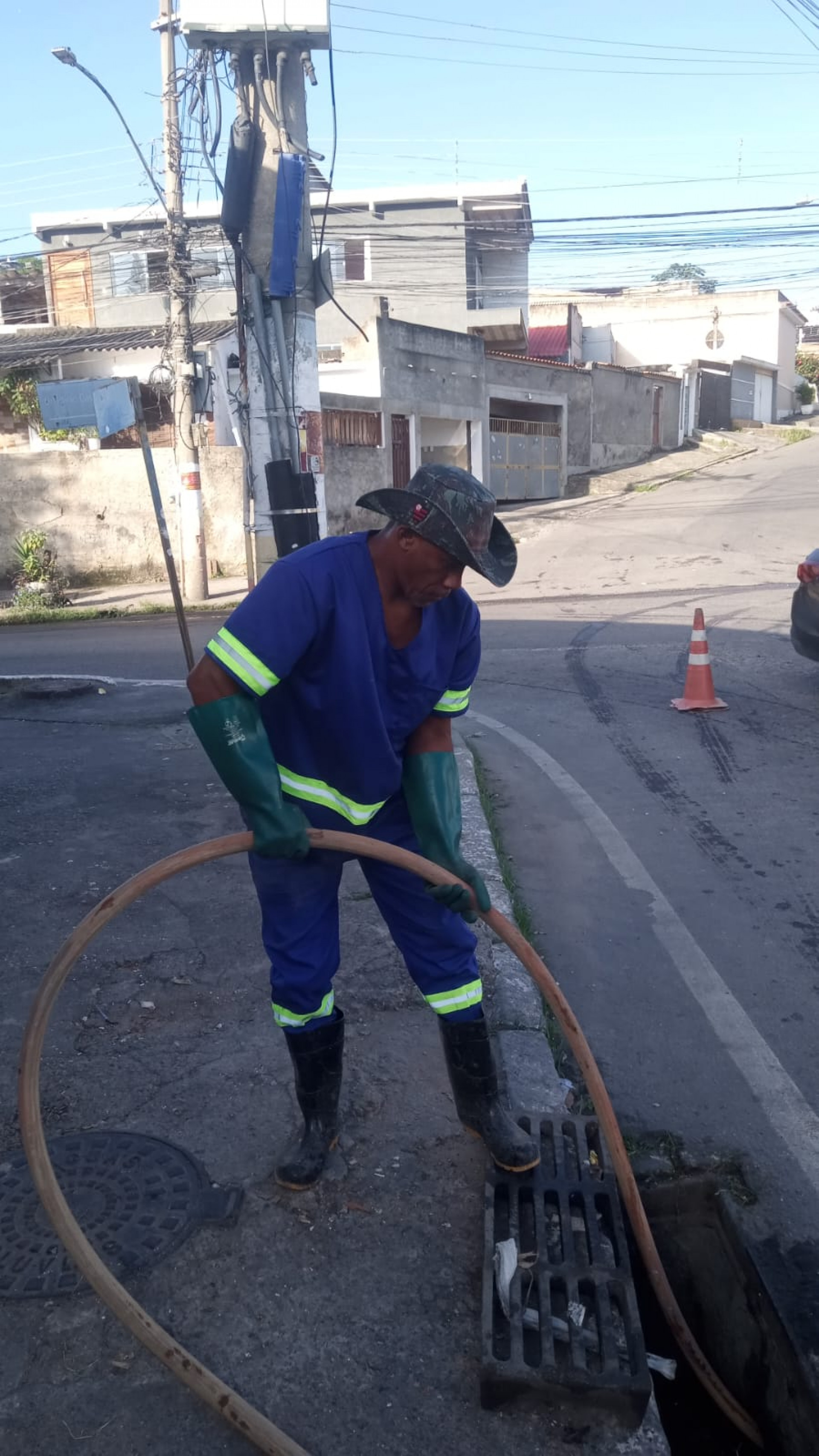 A desobstru&ccedil;&atilde;o da rede de drenagem &eacute; fundamental para evitar entupimento tamb&eacute;m na rede de esgoto - Divulga&ccedil;&atilde;o / PMBR