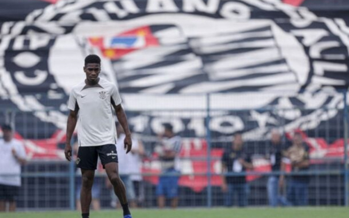 Corinthians pode negociar F&eacute;lix Torres na pr&oacute;xima janela