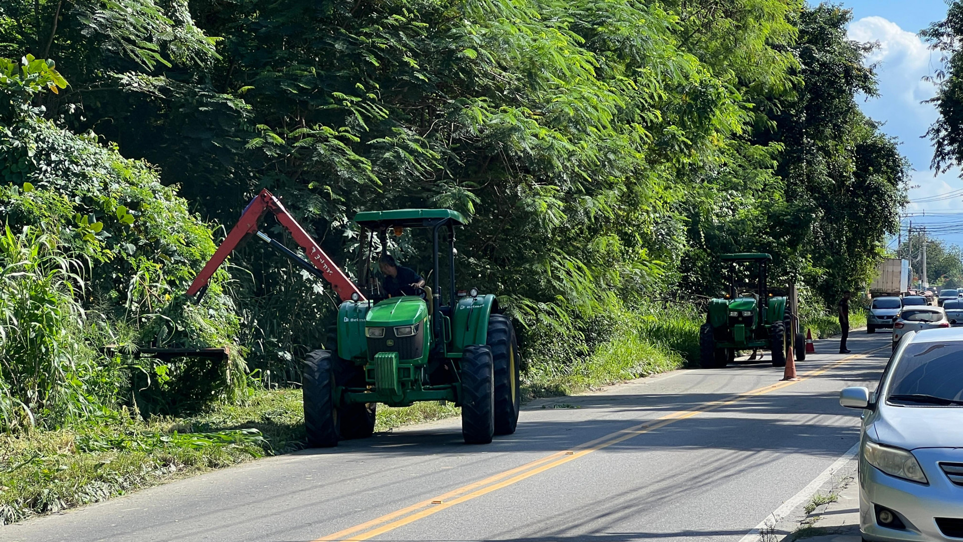 O equipamento ajudar&aacute; muito no andamento e na amplia&ccedil;&atilde;o dos servi&ccedil;os de ro&ccedil;agem de ruas e vias p&uacute;blicas em todo o munic&iacute;pio - Divulga&ccedil;&atilde;o / PMBR