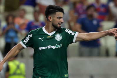 Atacante do Palmeiras se envolve em acidente com motociclista em São Paulo