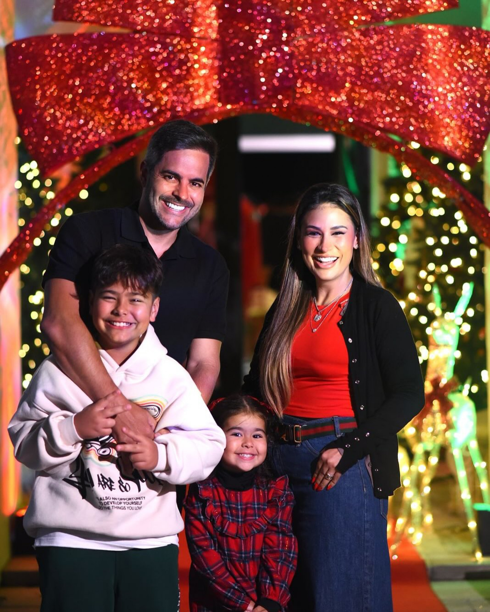 Simone Mendes, Kaká Diniz e os dois filhos do casal  - Reprodução / Instagram 