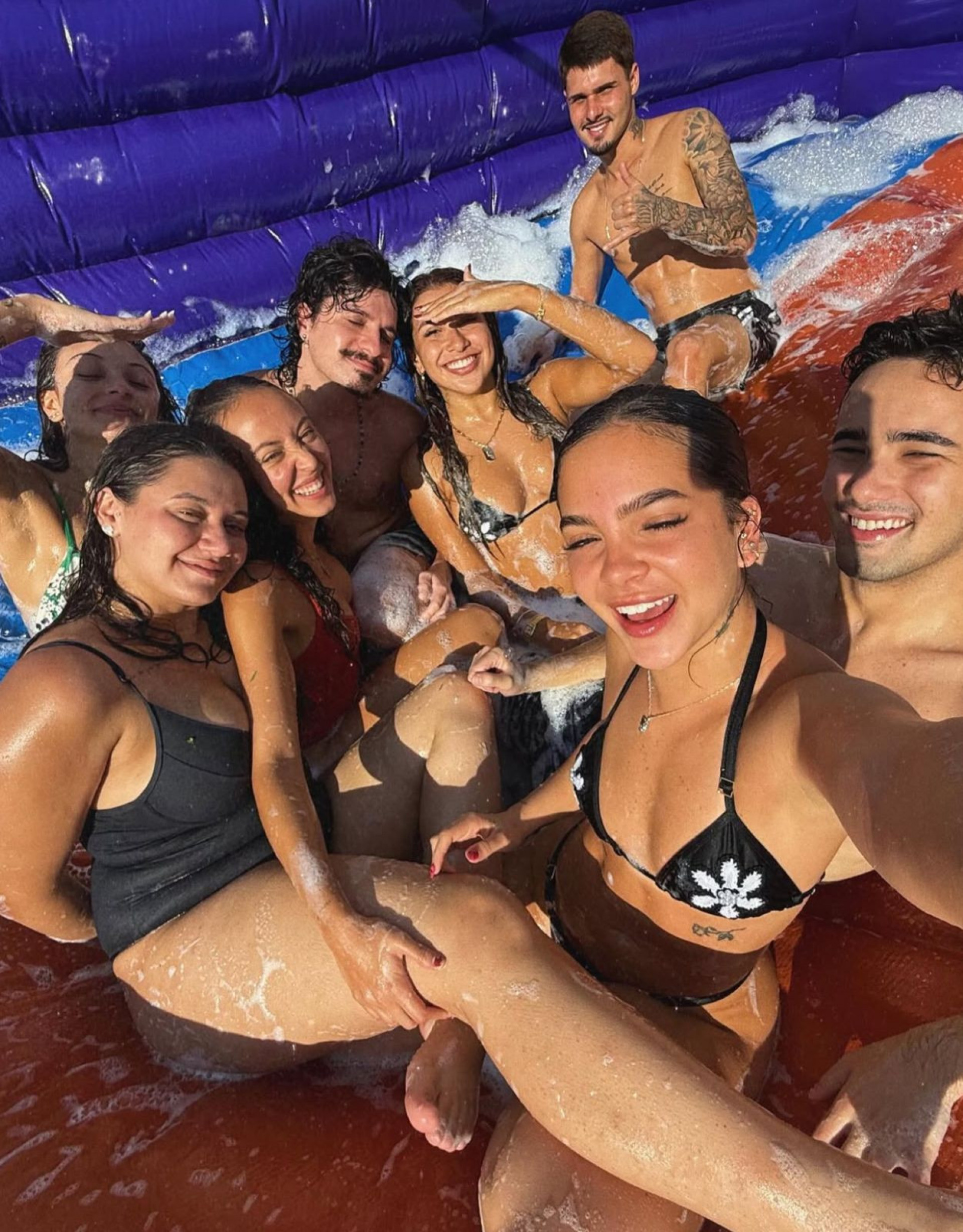 Mel Maia celebra aniversário de 21 anos ao lado de amigos - Reprodução Instagram