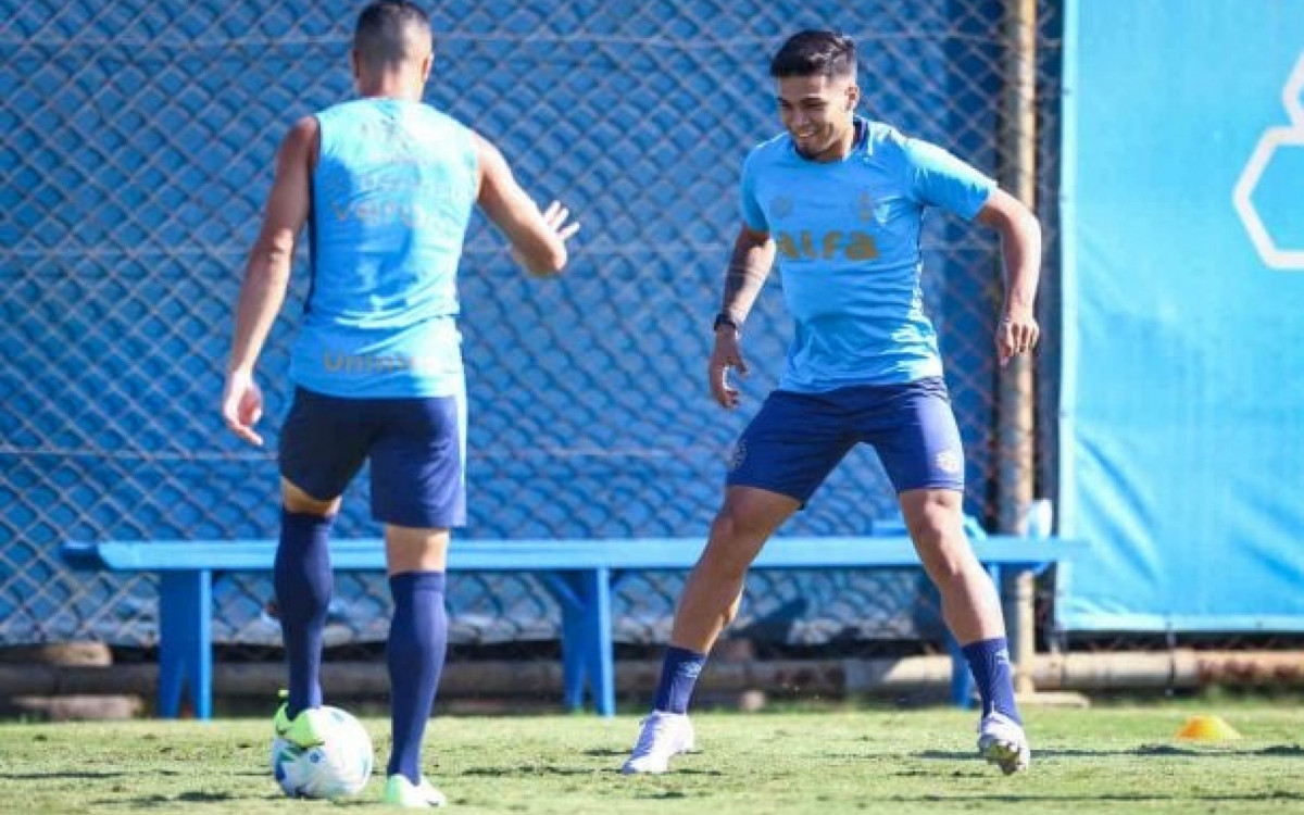 Mano busca solu&ccedil;&otilde;es para d&uacute;vidas na zaga, meio e ataque do Gr&ecirc;mio