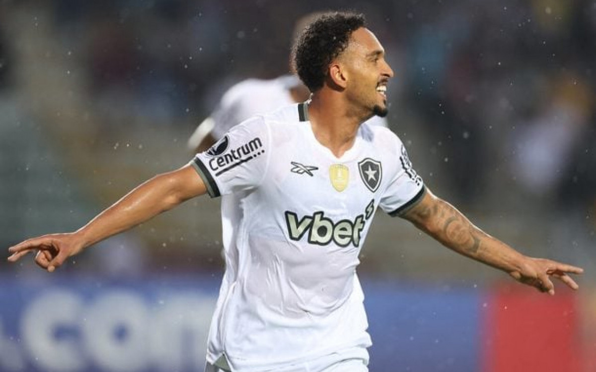 Vitinho valoriza vit&oacute;ria fora de casa, mas cobra: ‘Poder&iacute;amos fazer muito mais’