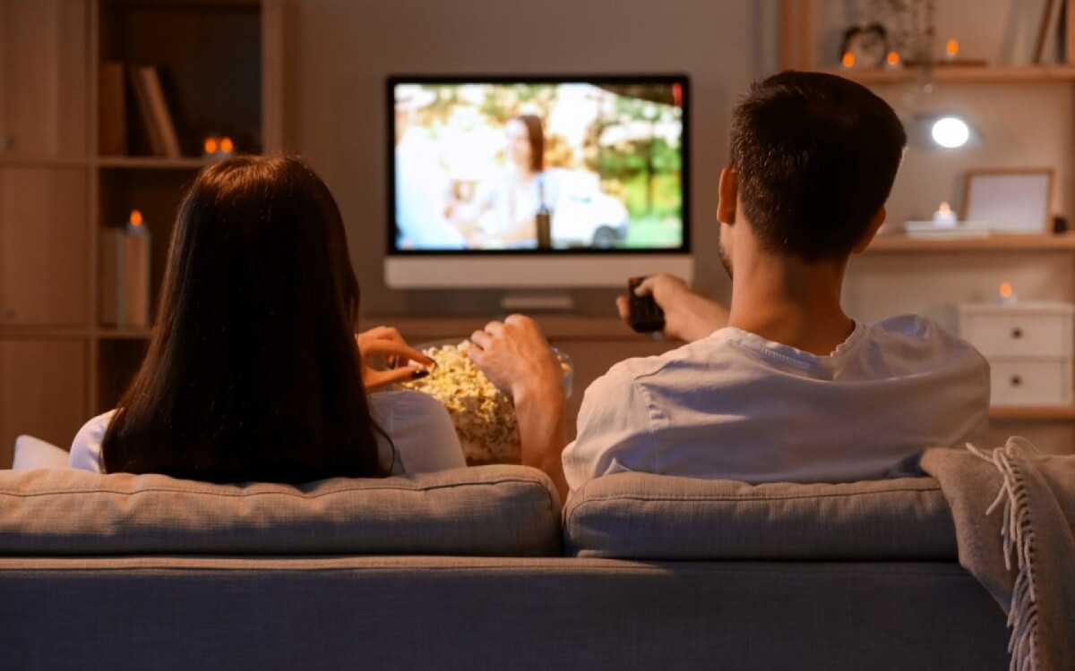 Em diversos contextos hist&oacute;ricos, o cinema ilustra a import&acirc;ncia da imprensa livre como instrumento de den&uacute;ncia e justi&ccedil;a (Imagem: Pixel-Shot | Shutterstock)