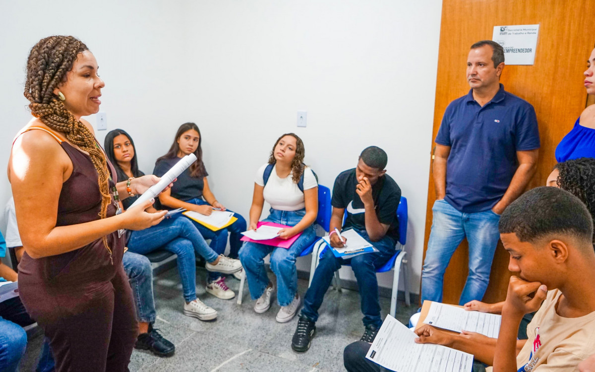 Foram mais de 40 vagas de emprego para três filiais da rede de Supermercados Vianense