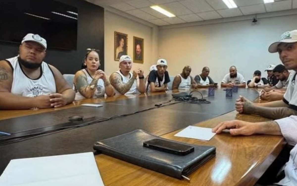 Em m&aacute; fase, presidente do Santos faz reuni&atilde;o com torcidas organizadas