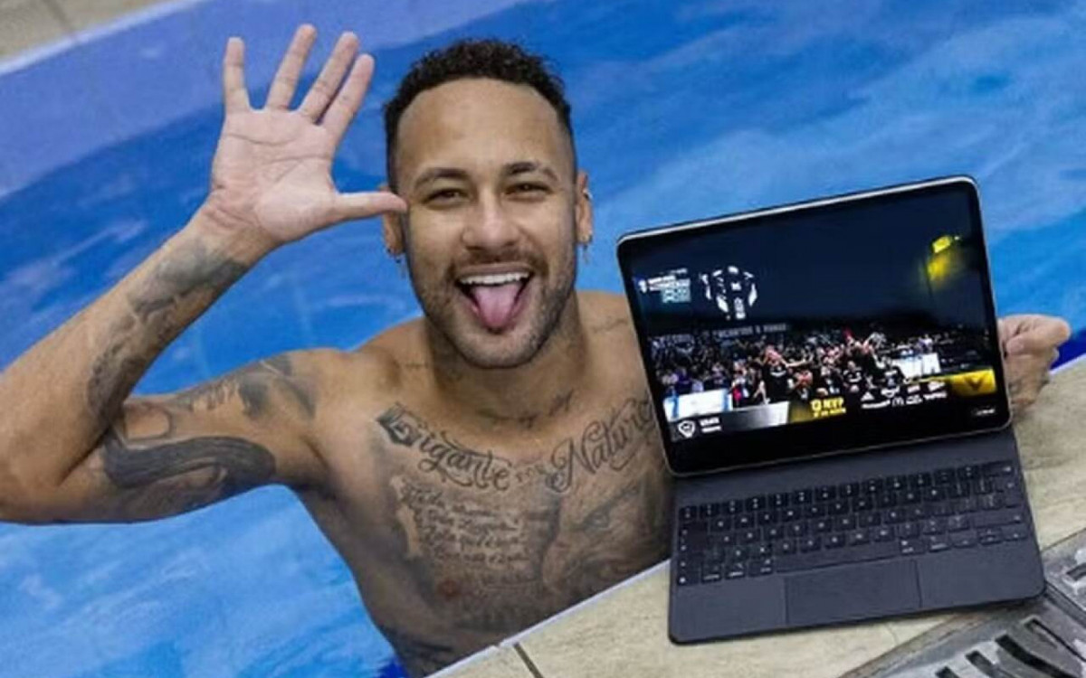 Neymar treina no CT do Santos e posta foto assistindo Kings League