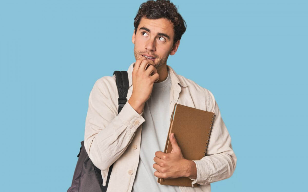 Para as novas gera&ccedil;&otilde;es, o alinhamento do curso com prop&oacute;sitos pessoais e profissionais tem ganhado destaque (Imagem: Asier Romero | Shutterstock) 