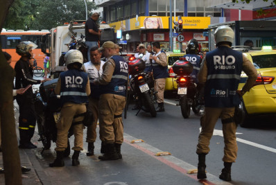 Seop impede circulação irregular de motocicletas em ciclofaixa de Copacabana