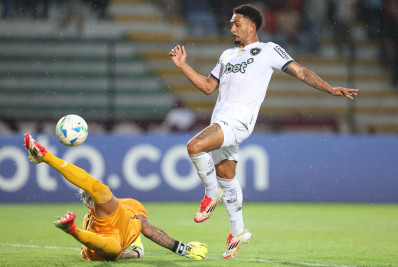 Vitinho admite má atuação do Botafogo, mas valoriza vitória: 'Era o mais importante'