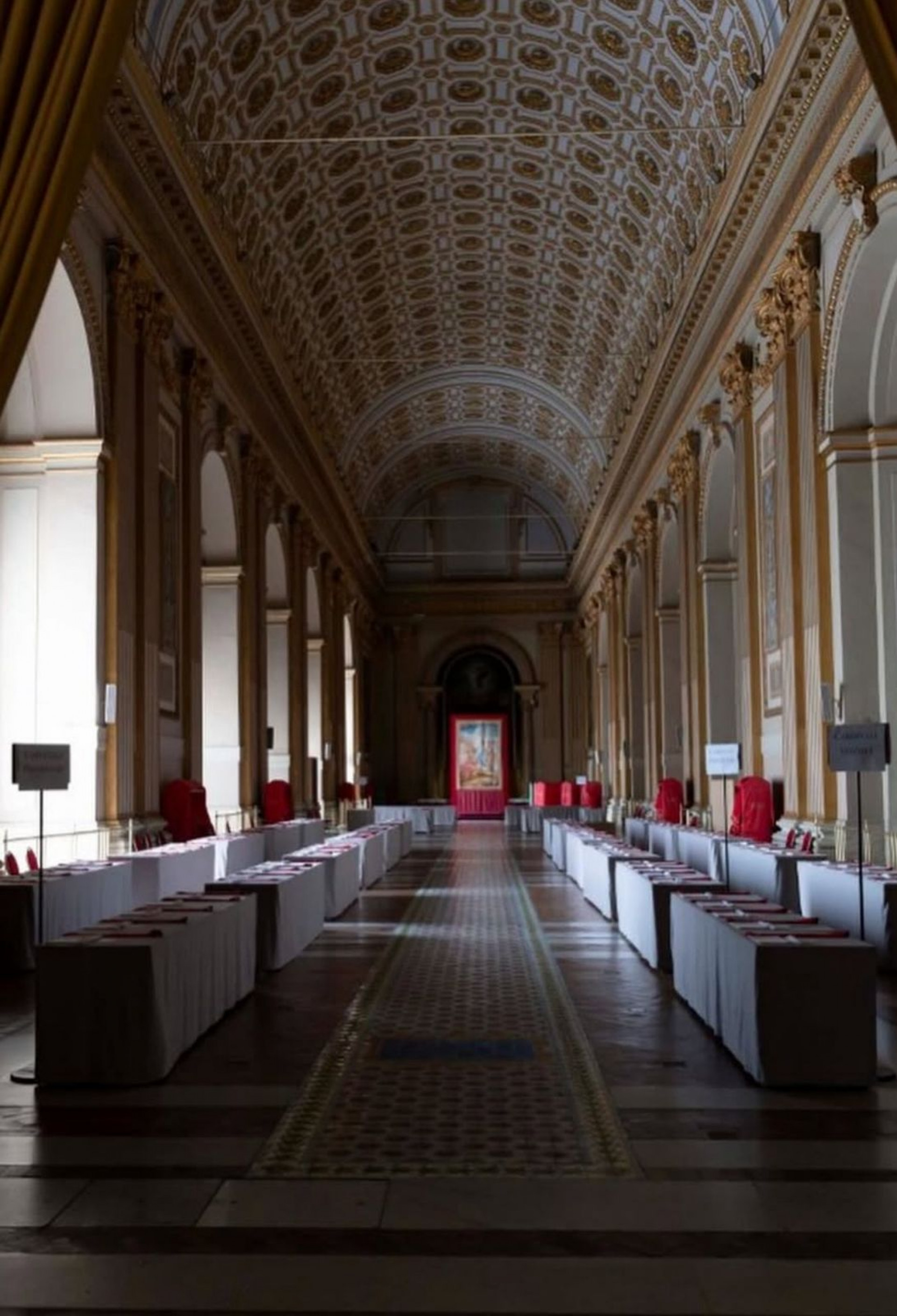 Conclave ocorre até que um candidato obtenha maioria de dois terços dos votos - Reprodução / Vatican News