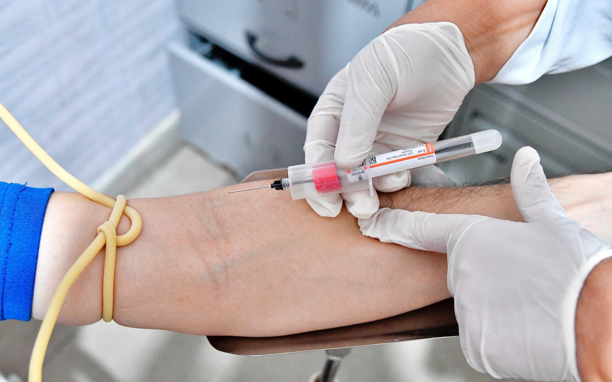 Para fazer o exame é necessário estar em jejum. São cerca de 250 exames por semana