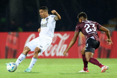 Allan aparece no Botafogo em momento decisivo na Libertadores