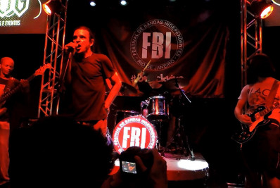 Barrones leva show 'Vítimas' ao Magé Tênis Clube neste sábado (10)