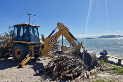 Estrutura irregular é demolida em área de preservação em Arraial do Cabo
