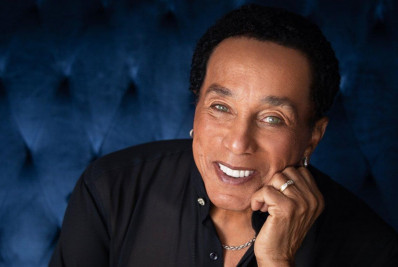 Cantor Smokey Robinson é acusado de estupro por ex-funcionárias