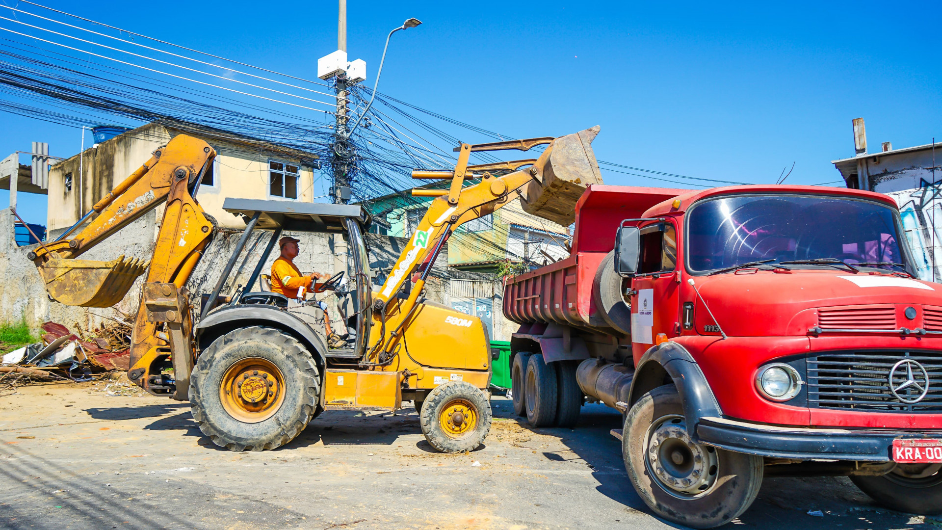  As equipes da prefeitura realizaram serviços como retirada de lixo e entulho - Gilberto Rocha