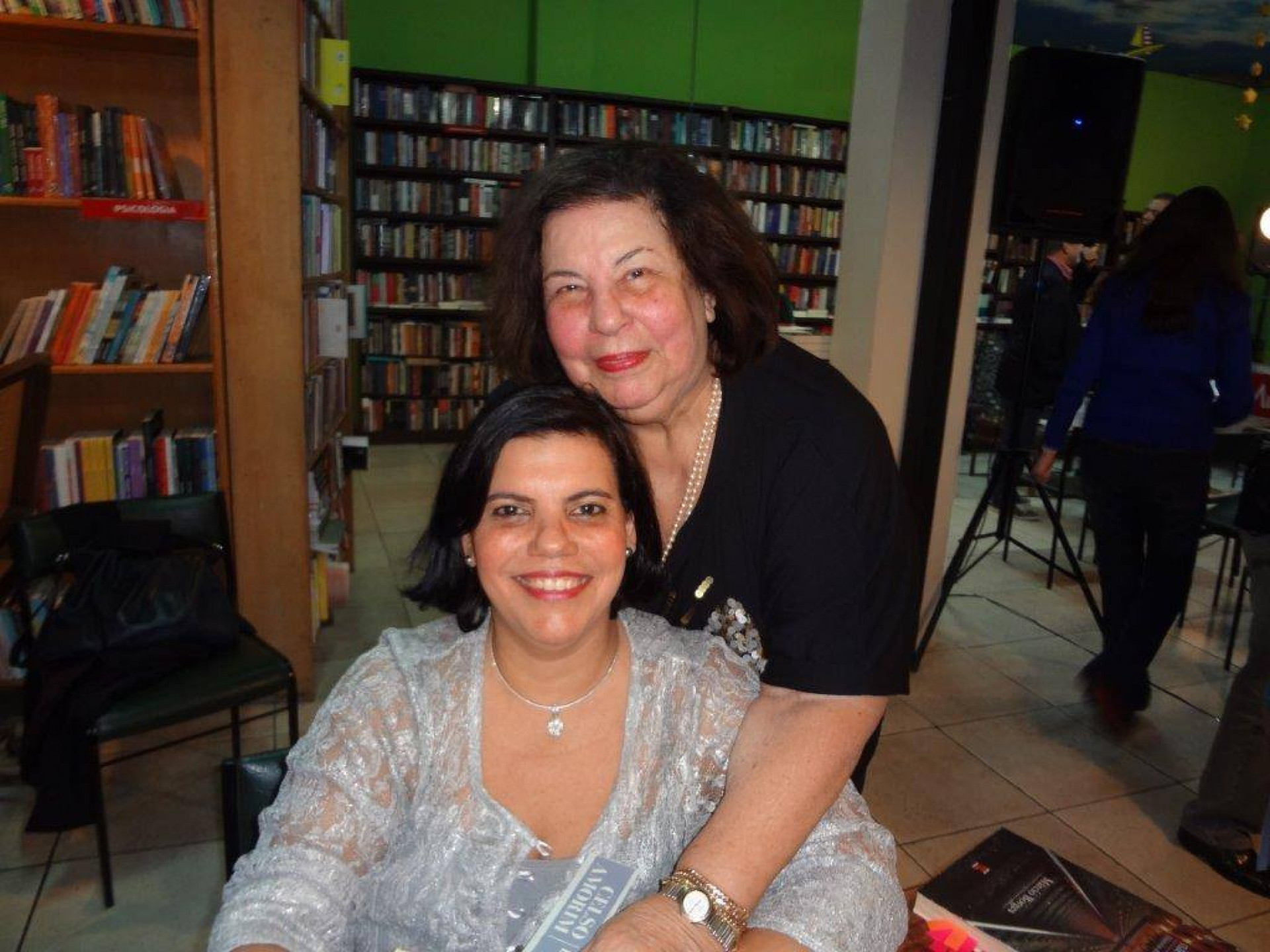 Stella e sua mãe, Nana Caymmi - Reprodução / Facebook