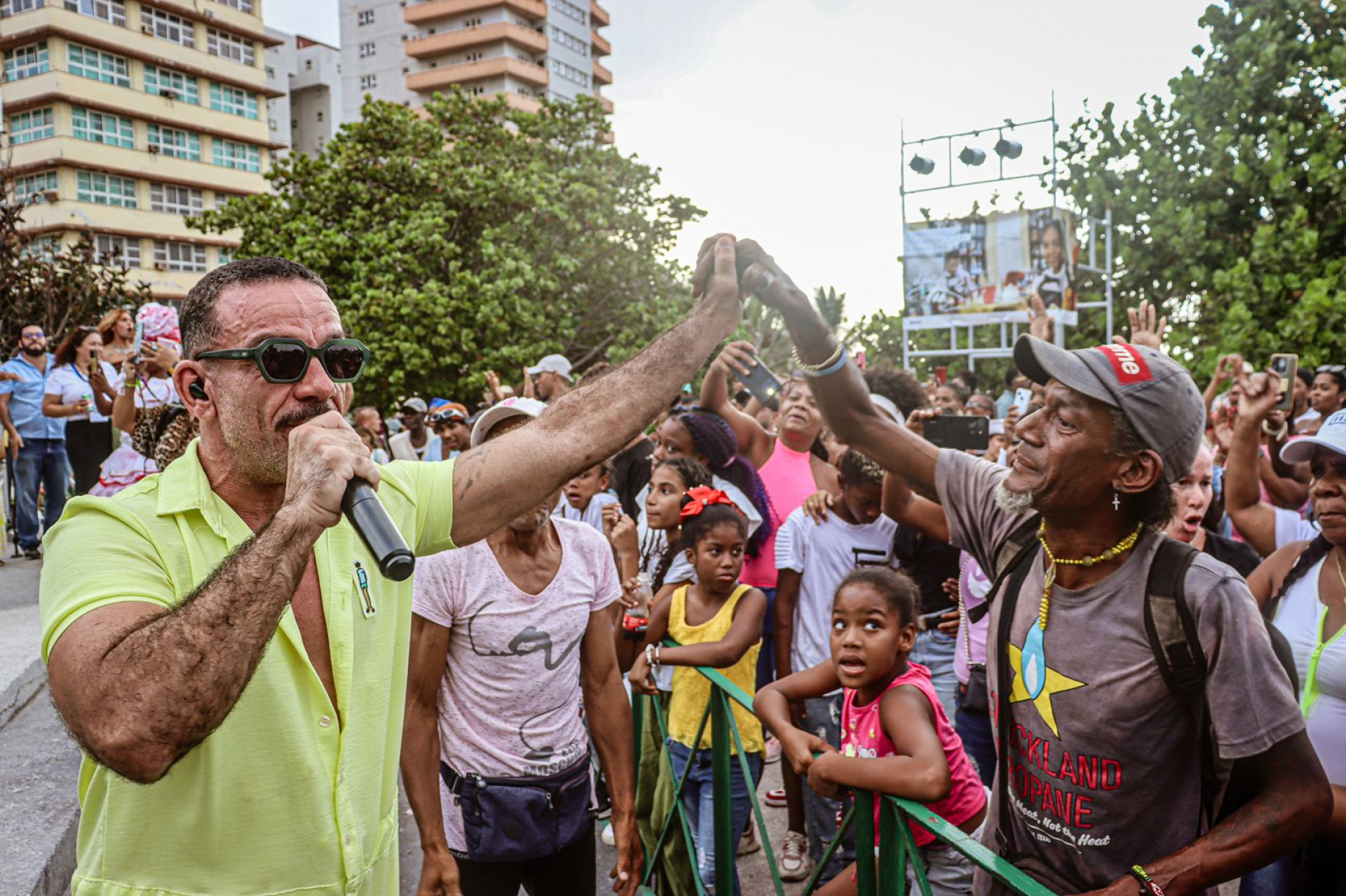 Intérprete Zé Paulo Sierra durante show em Cuba - Emerson Pereira