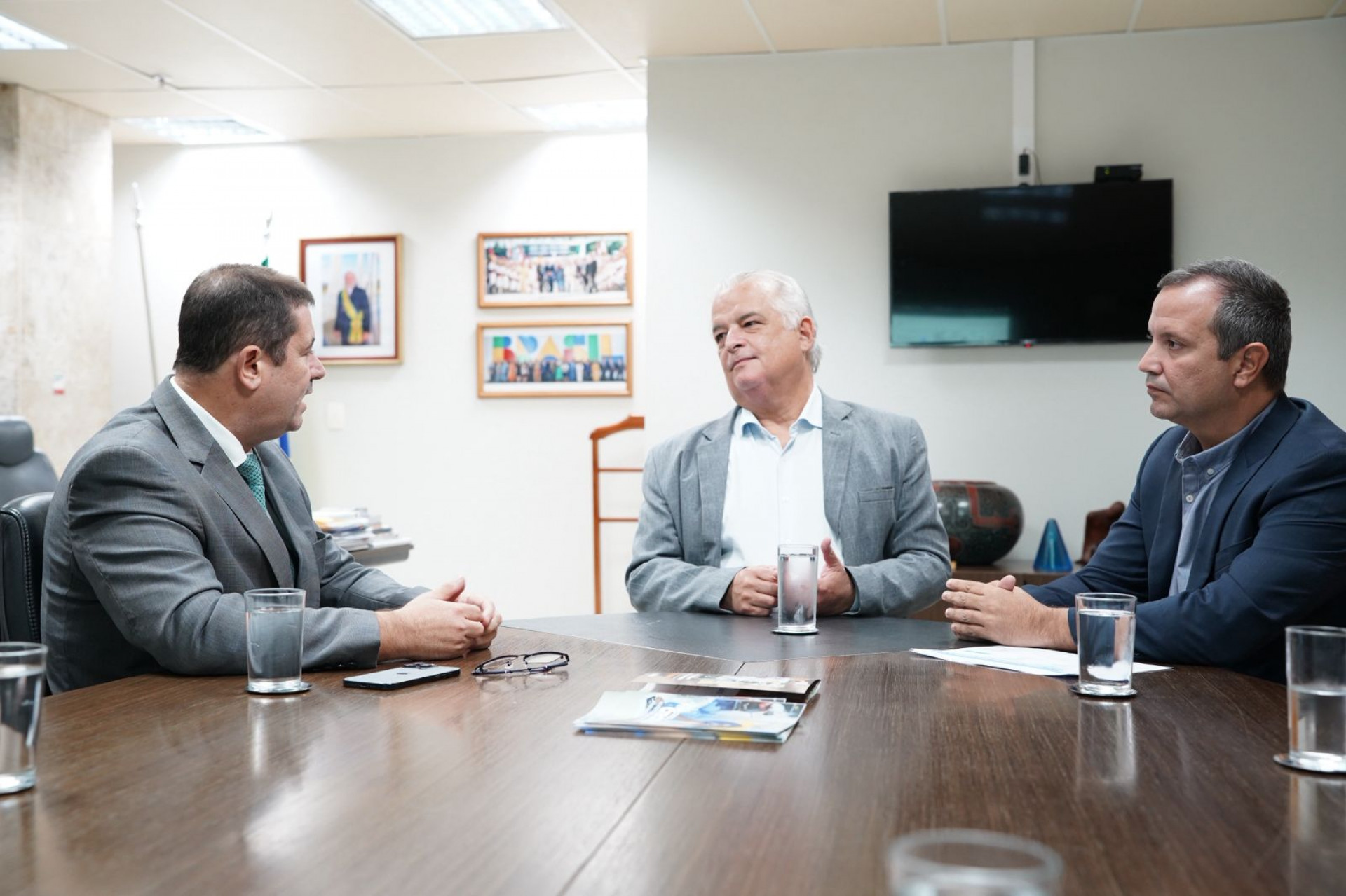 O Prefeito L&eacute;o Vieira em reuni&atilde;o com o Ministro  - Divulga&ccedil;&atilde;o Minist&eacute;rio 