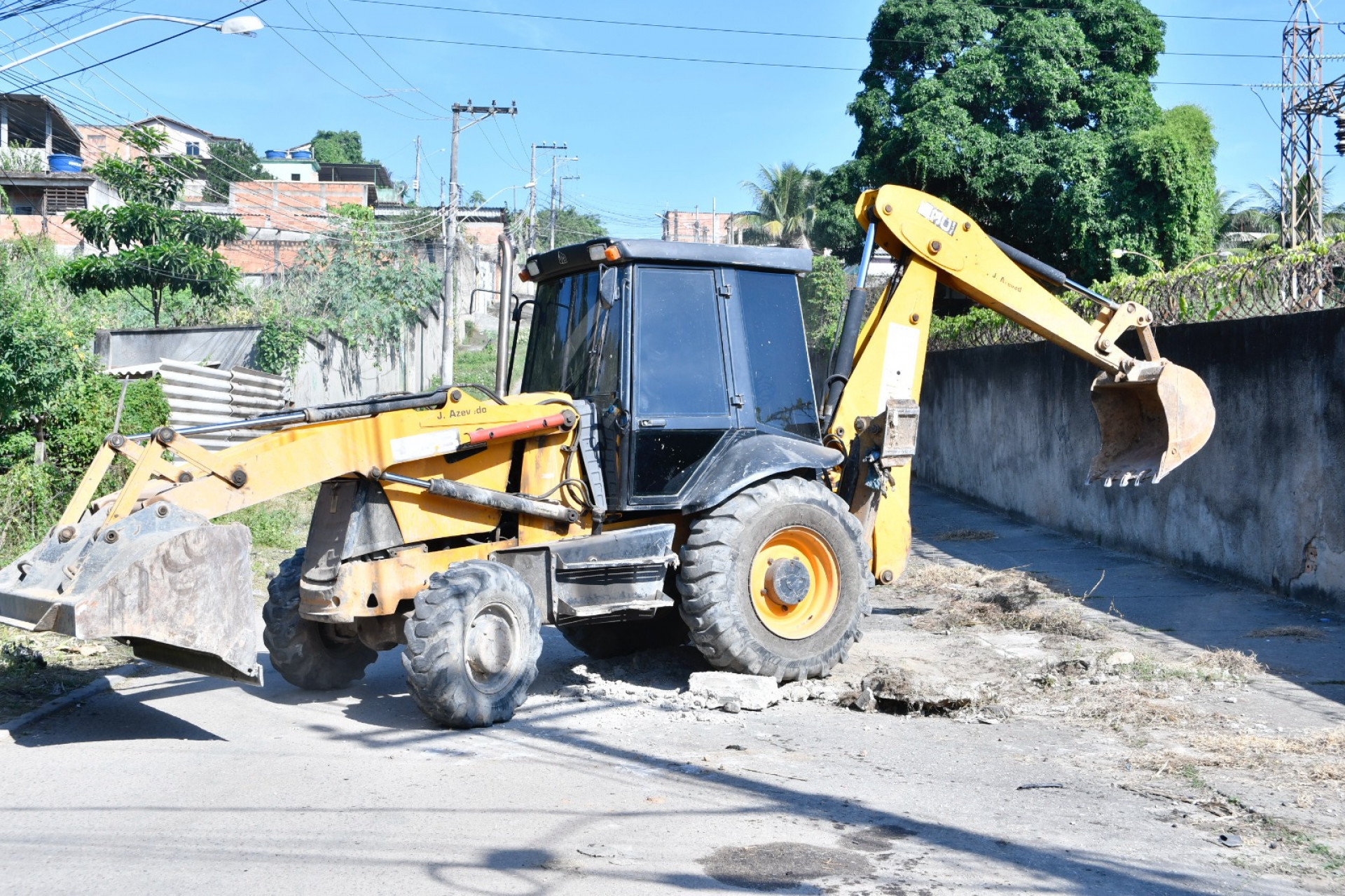 A Prefeitura apoiou com o maquin&aacute;rio a retirada das barricadas - Divulga&ccedil;&atilde;o / PMBR