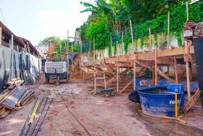 Obras de contenção em escola de Meriti seguem avançando