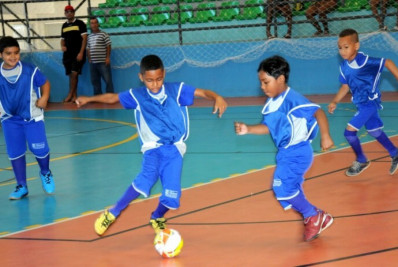 Futsal em clima de união: Quissamã e Carapebus se enfrentam em amistoso de base