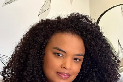 Lucy Ramos se derrete ao postar foto do marido com a filha: 'Colinho do papai'