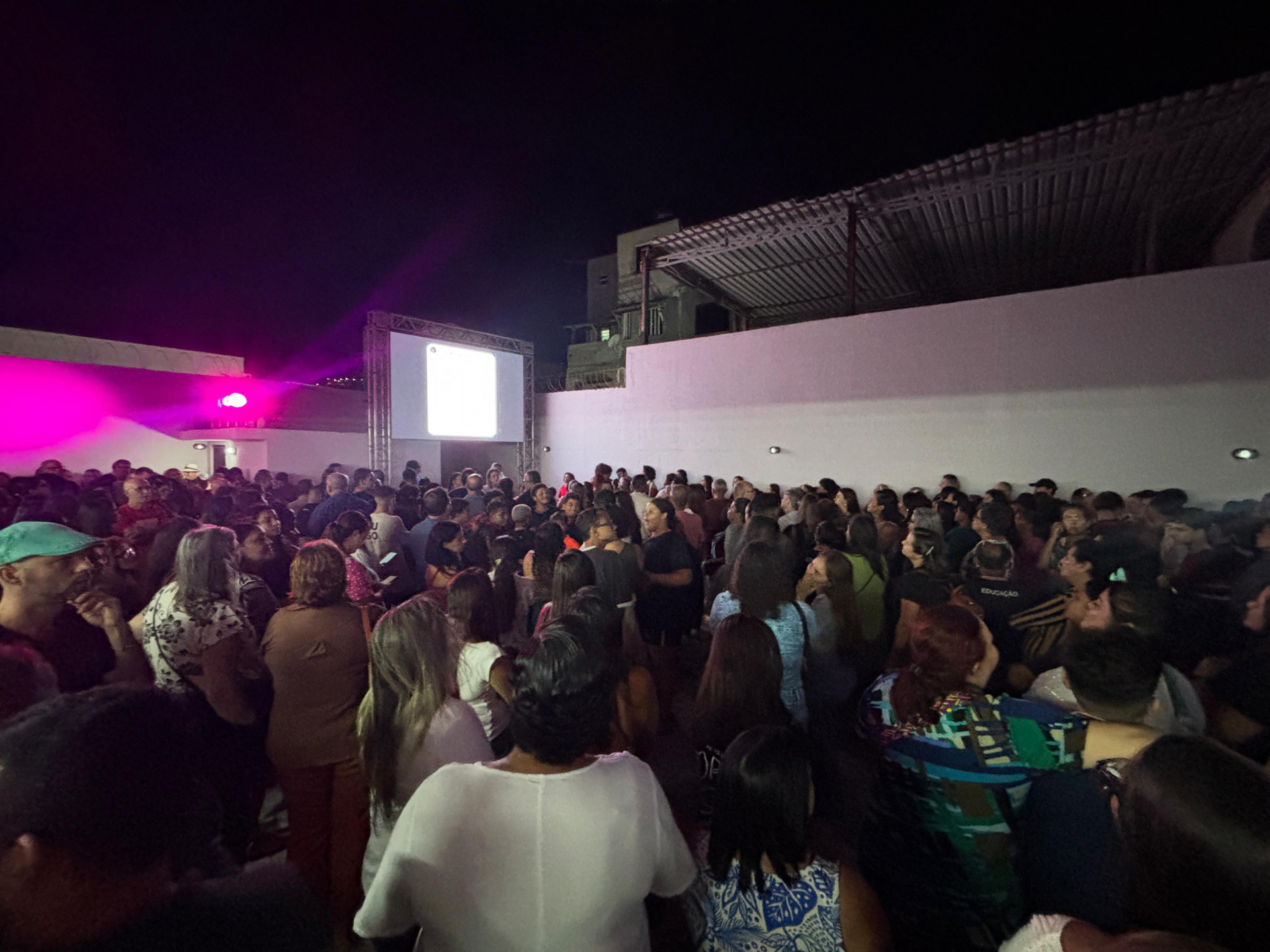 Pátio da escola ficou lotado - Ascom