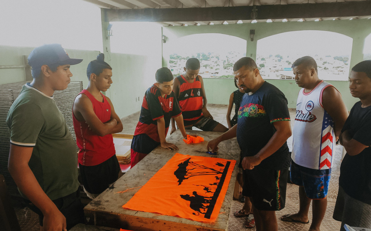 Os participantes precisavam estar matriculados em escolas públicas ou particulares durante a oficina e ter rendimento escolar dentro ou acima da média durante todo o workshop