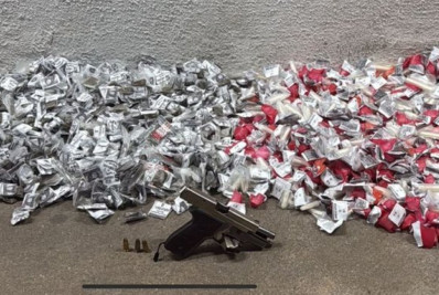PM aprende drogas e pistola em Belford Roxo