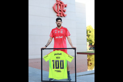 Rossi celebra marca de 100 jogos pelo Flamengo e garante: 'Vou ficar'
