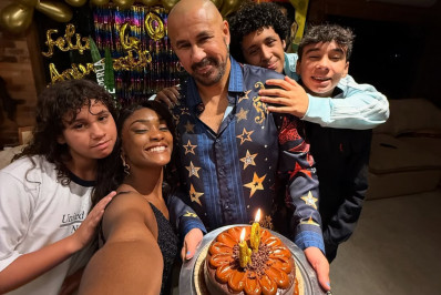 Erika Januza ganha festa surpresa de aniversário e idade surpreende: 'Passada!'
