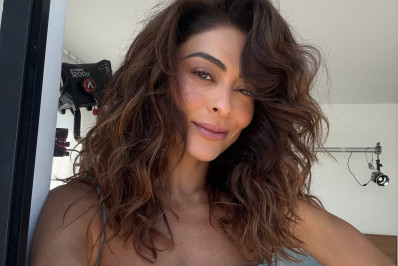 Juliana Paes publica cliques de vestido azul e ganha elogios