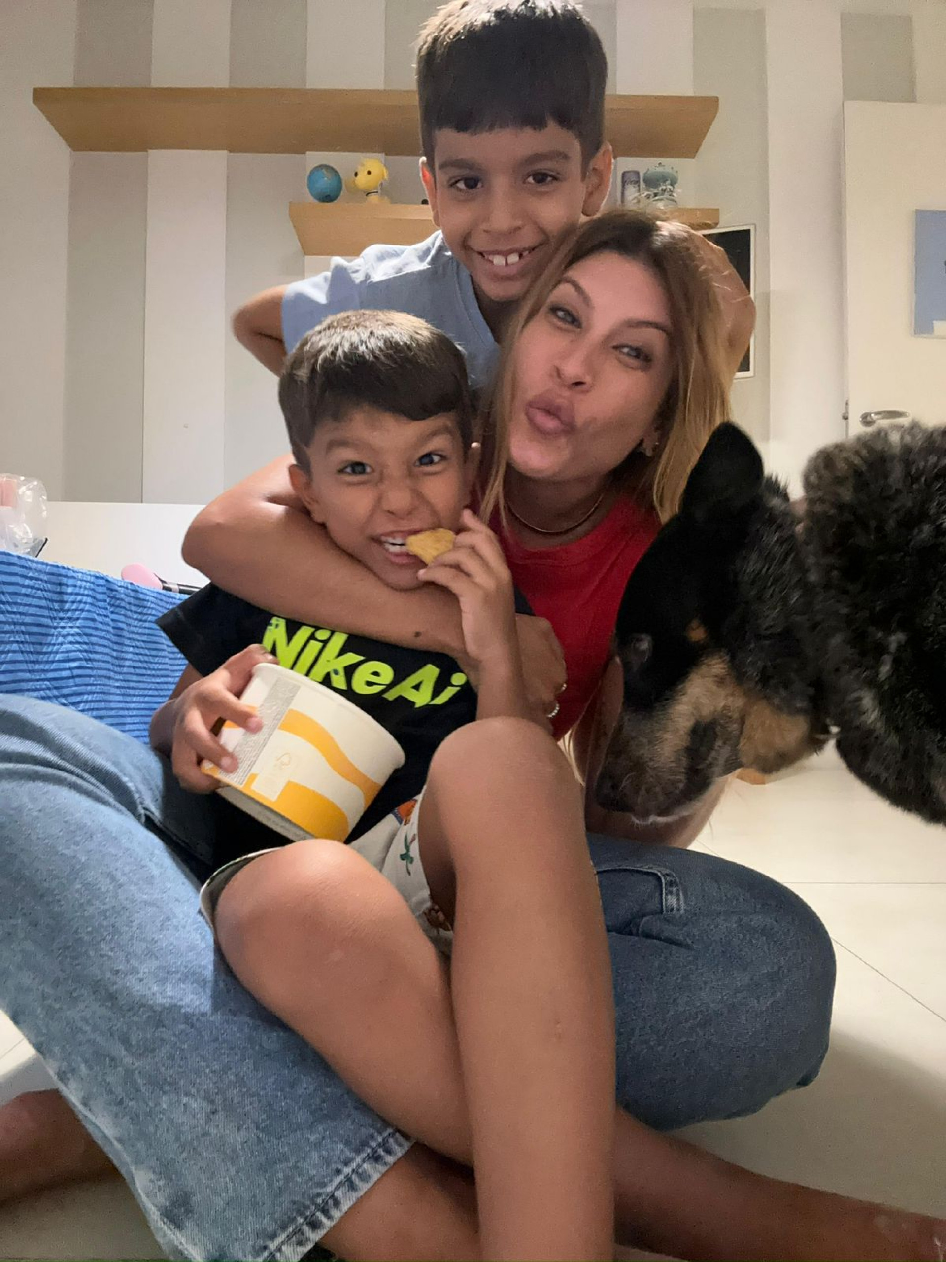Ghabi com seus filhos João Pedro e Davi - Reprodução/Divulgação