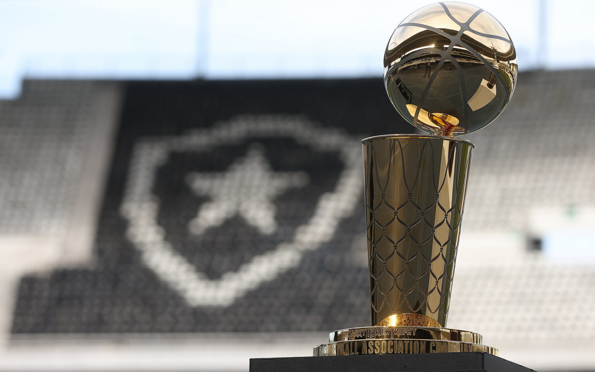 Troféu Larry O?Brien no Estádio Nilton Santos