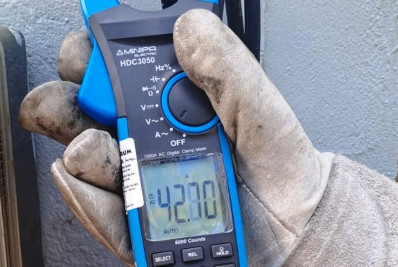 Operação da Enel desliga ‘gato’ de energia em escola particular de Macaé