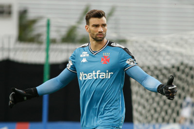 Staff de Léo Jardim faz contraproposta ao Vasco por renovação de contrato