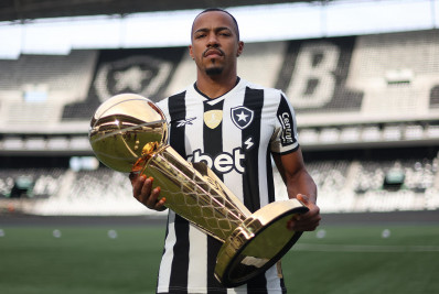 Marlon Freitas se reúne com Textor e encaminha saída do Botafogo