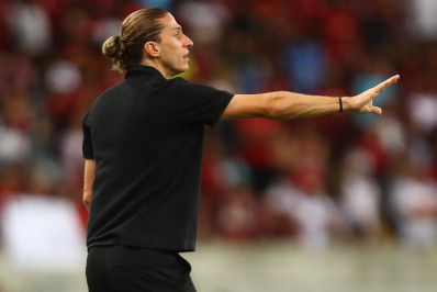 Filipe Luís afirma que turbulência é externa e elogia atuação do Flamengo em vitória