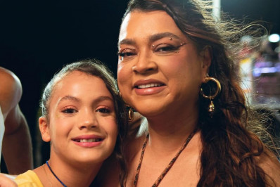 Preta Gil faz rara aparição ao lado da neta nas redes sociais
