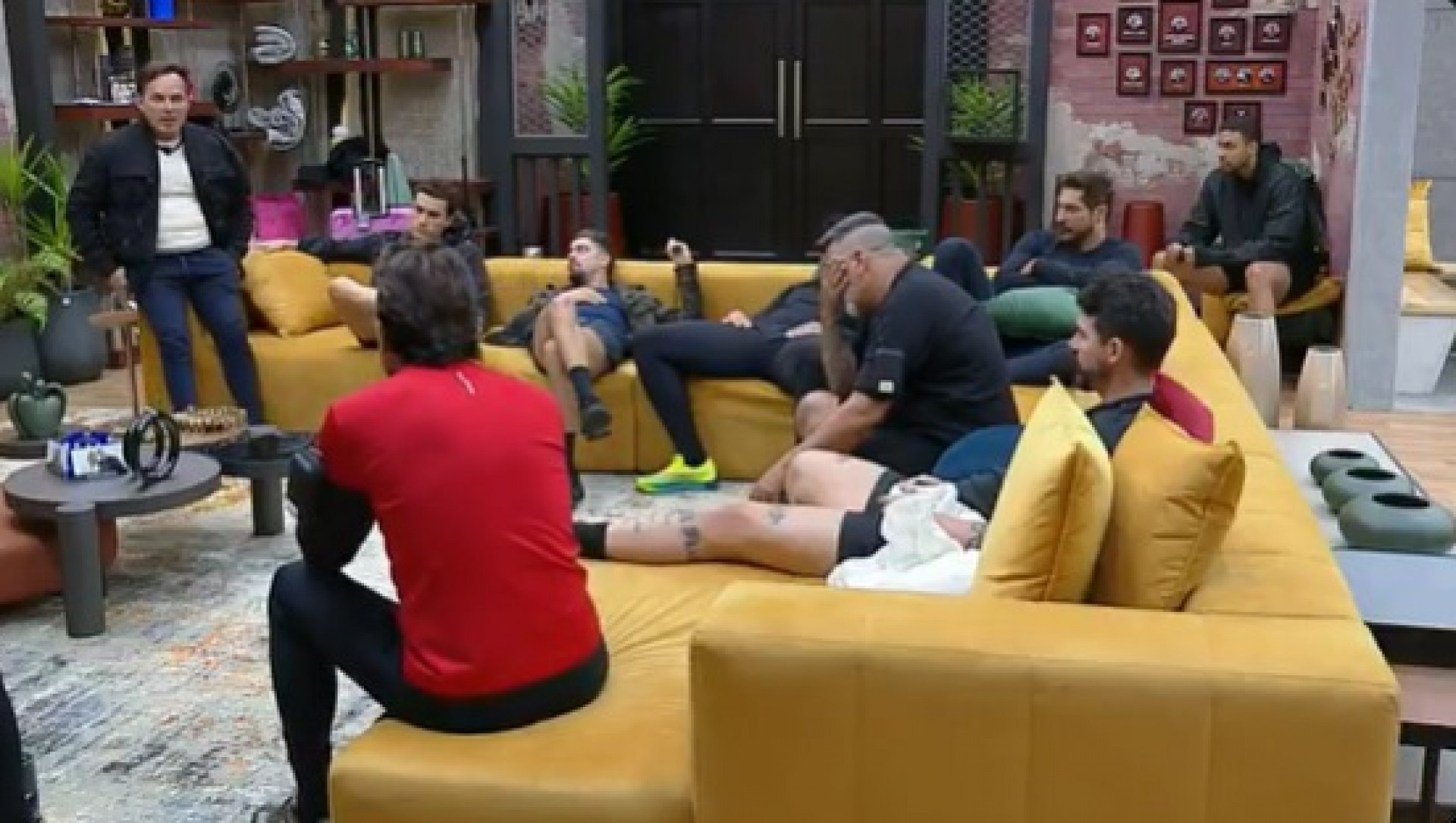 Esdras pediu desculpas para Rafael na frente dos confinados  - Reprodução de Vídeo 