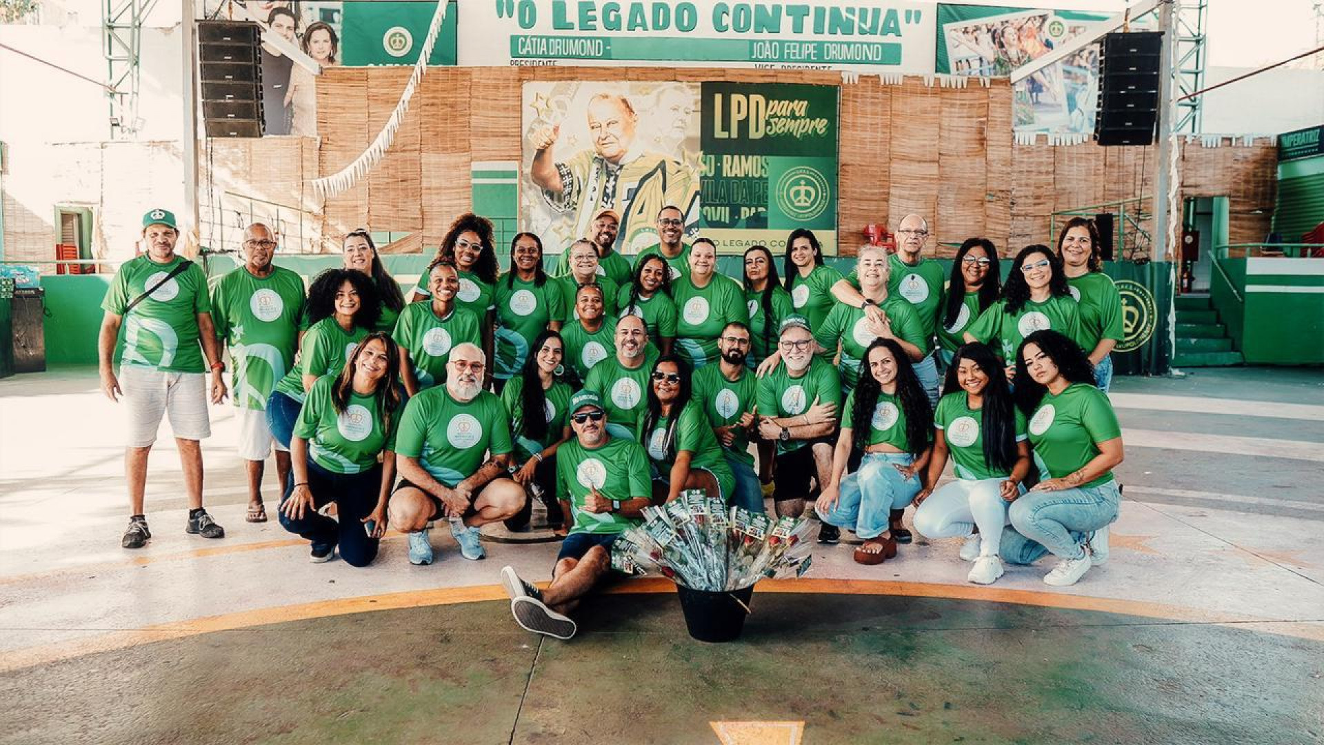 Imperatriz Leopoldinense distribui rosas em celebração ao Dia das Mães - Wagner Rodrigues/Divulgação Imperatriz