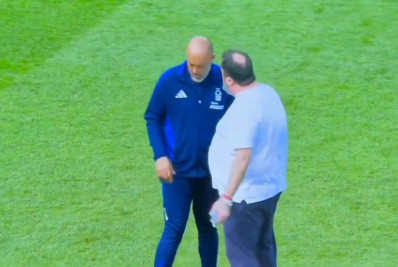 Vídeo: depois de empate, bilionário grego cobra o treinador no gramado