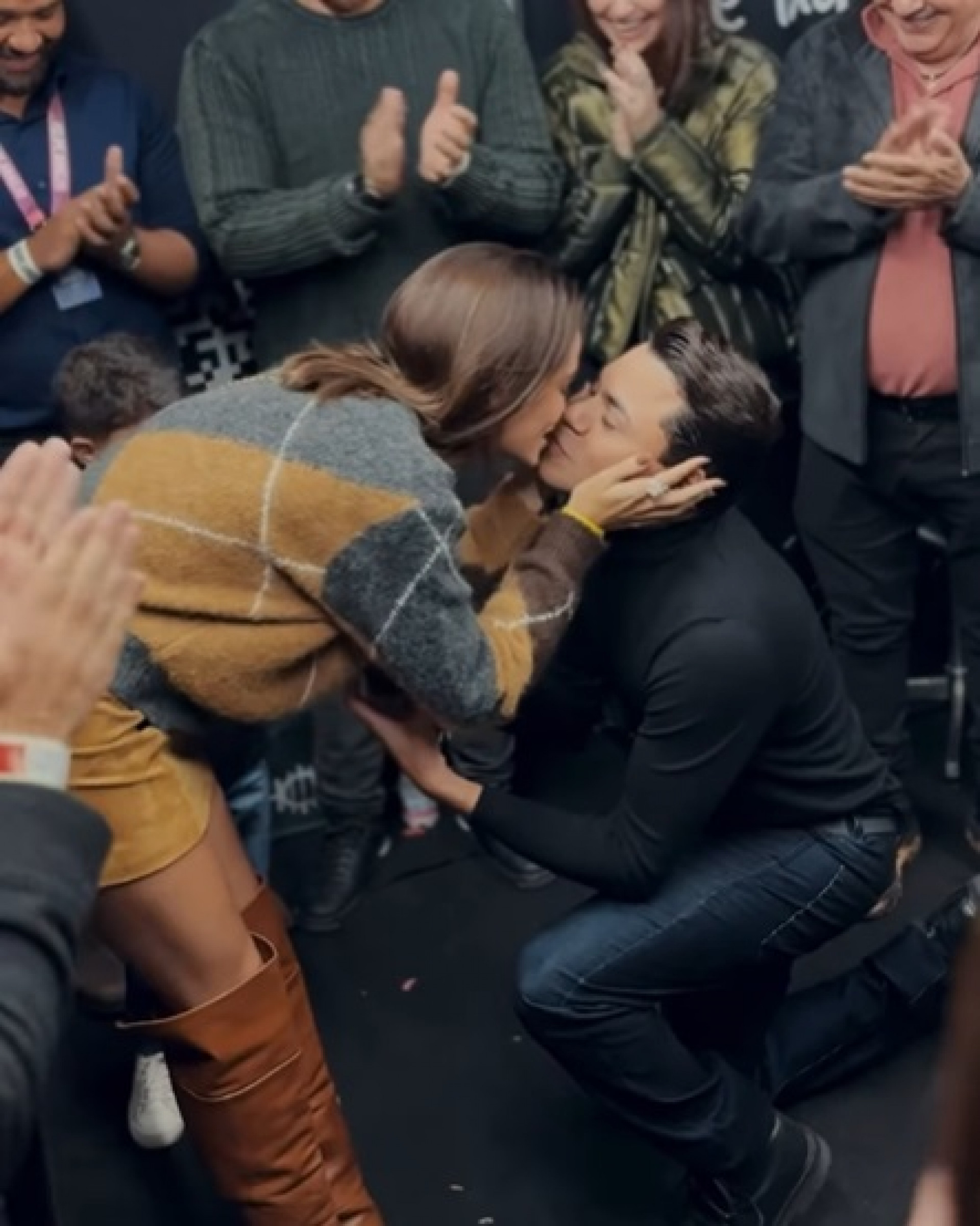 Felipe Araújo fica noivo de Lara Prado - Reprodução de vídeo